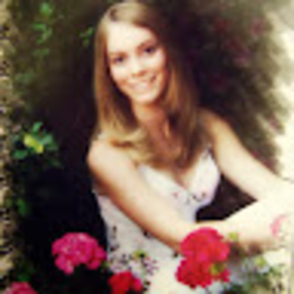 Meet your Posher, Alyssa - Picture 10 of 10